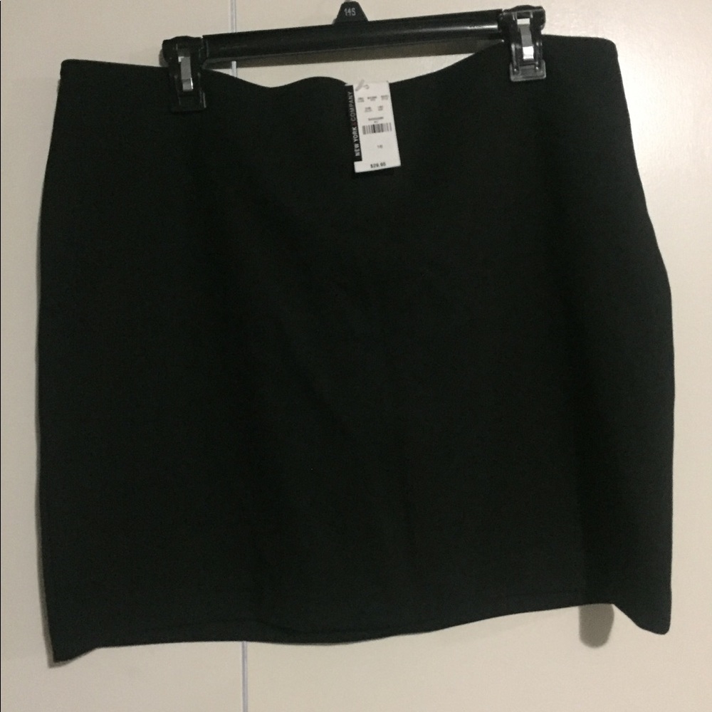 NWT NY&C black skirt